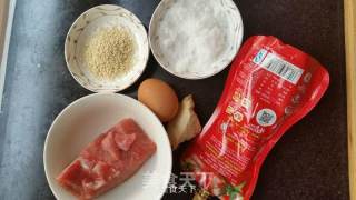 糖醋里脊的做法步骤：1