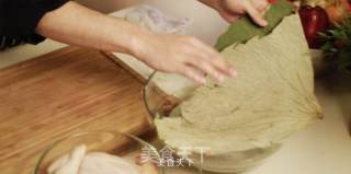 荷叶叫花鸡的做法步骤：1