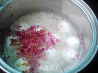 玫瑰花酒酿窝蛋的做法步骤：6