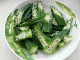 培根炒秋葵的做法步骤：4