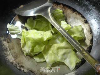 圆白菜卤牛腩拉面的做法步骤：3