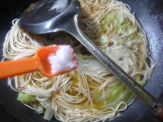 圆白菜卤牛腩拉面的做法步骤：7