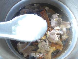 卤牛腩的做法步骤：7