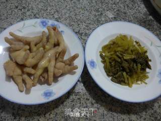 雪菜凤爪的做法步骤：1