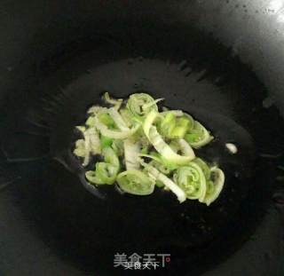 番茄鸡蛋面疙瘩的做法步骤：1