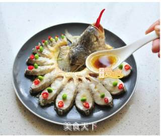 8分钟蒸出夏日最惊艳的宴客鱼——不会做鱼的妹纸看过来的做法步骤：6