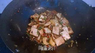 第一份菜谱【豆豉炒香干豆腐】~~~~~~素菜的感觉●﹏●的做法步骤：5