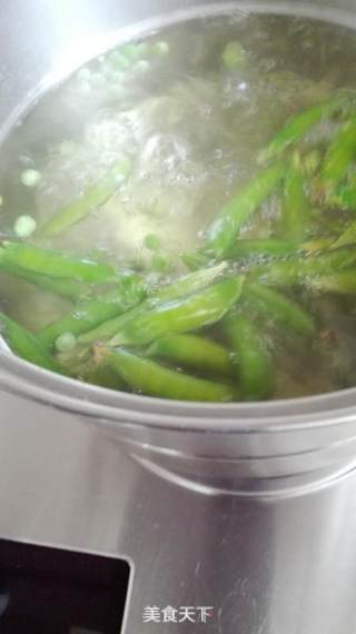 盐水豌豆的做法步骤：2