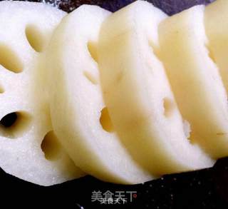 老干妈牛肉末炒藕丁--超简单省时新手零失误菜的做法步骤：1