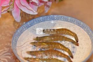 彩色虾仁的做法步骤：1
