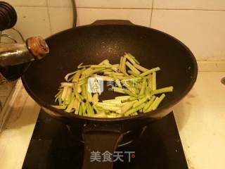 腊肠炒芹菜的做法步骤：8
