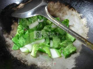 煎鸡蛋五号菜拉面的做法步骤：2