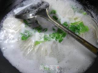 煎鸡蛋五号菜拉面的做法步骤：3