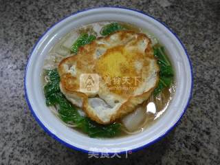 煎鸡蛋五号菜拉面的做法步骤：8