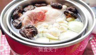 蒜头香菇鸡汤的做法步骤：2