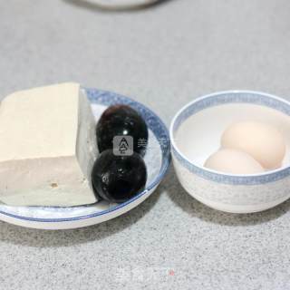 炎夏中的至鲜美味-----双蛋蒸豆腐的做法步骤：1
