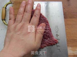 灯椒炒牛肉的做法步骤：3