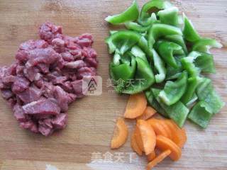 灯椒炒牛肉的做法步骤：5
