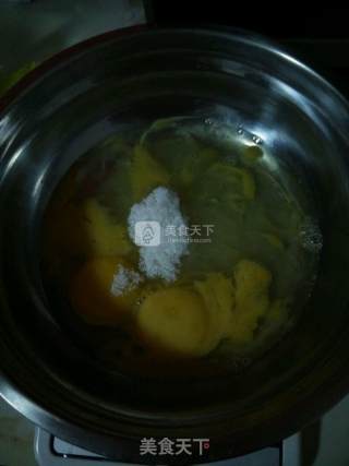 6寸海绵蛋糕的做法步骤：1