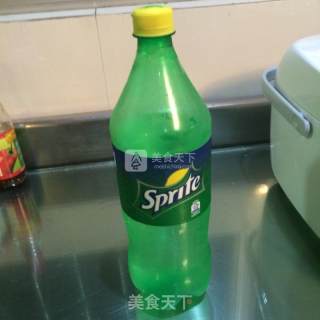 雪碧冻柠的做法步骤：1