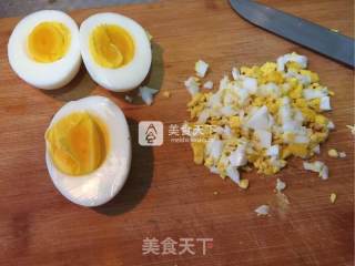 鸡蛋三明治的做法步骤：1