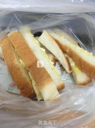 鸡蛋三明治的做法步骤：2