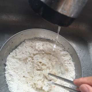 麦虾汤的做法步骤：2
