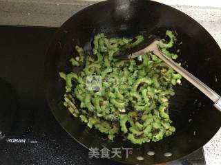 杂炒苦瓜的做法步骤：4
