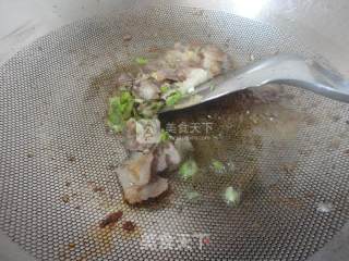 蘑菇尖椒炒肉的做法步骤：7