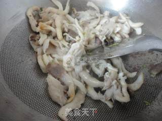 蘑菇尖椒炒肉的做法步骤：8