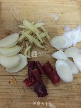 红烧鱼块的做法步骤：1