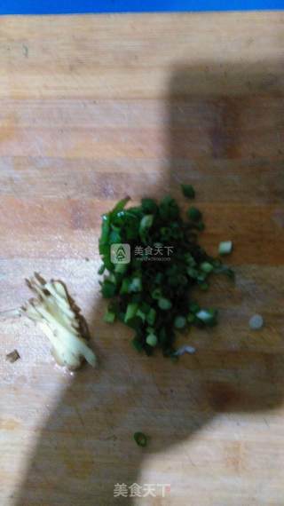 糖色小银鱼的做法步骤：2