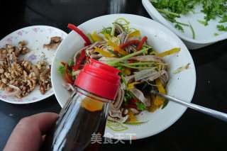 核桃甜椒凉拌肚丝的做法步骤：5