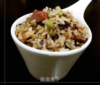 芽菜香肠蛋炒饭--丰富的浓香味道的做法步骤：7