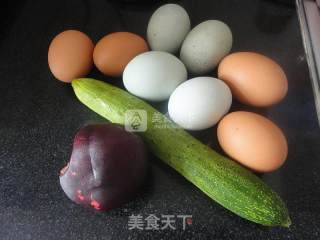 三色蒸蛋的做法步骤：1