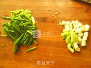 火腿肠炒绿豆芽的做法步骤：4