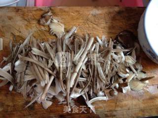 菌可以简单的吃---鸡枞菇炒鸡蛋的做法步骤：2