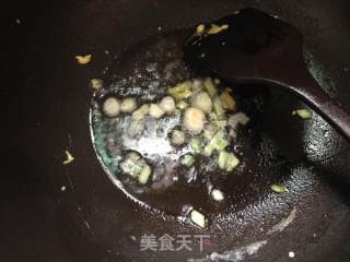 菌可以简单的吃---鸡枞菇炒鸡蛋的做法步骤：5