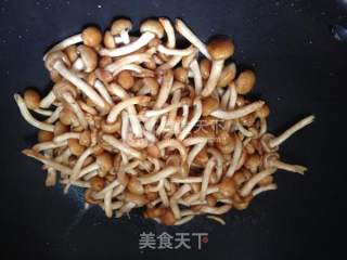 入夏素菜来袭--素炒滑菇的做法步骤：4