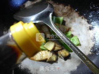 尖椒炒咸鱼的做法步骤：7