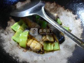 尖椒炒咸鱼的做法步骤：9