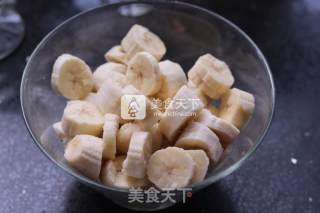 香蕉奶昔的做法步骤：2