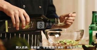牛油果吞拿鱼配温泉蛋的做法步骤：5