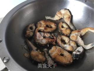 米饭杀手【泡椒烧黑鱼】的做法步骤：4