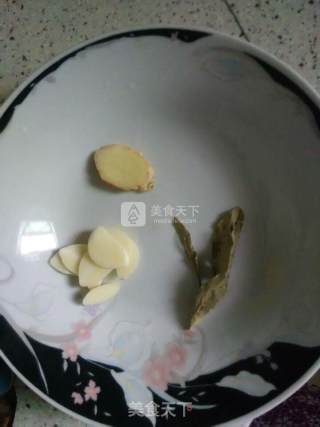 红烧鲅鱼的做法步骤：2