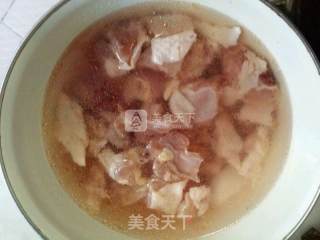 香菇焖鸡的做法步骤：1