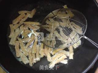 无油烟厨房-腐竹拌木耳的做法步骤：2