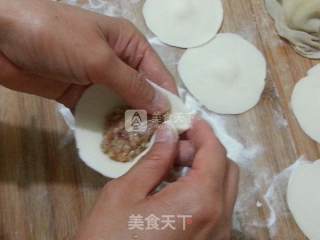 如何捏出漂亮的包子褶------仅供参考的做法步骤：3