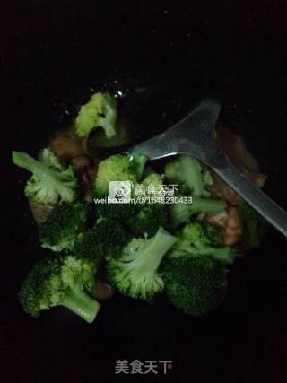 鲜虾炒西兰花的做法步骤：3