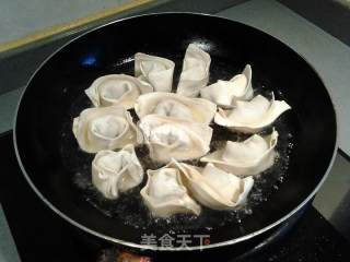 锅贴馄饨的做法步骤：6